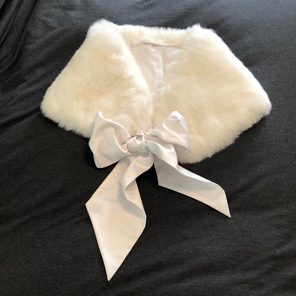 Faux fur white shoulder wrap